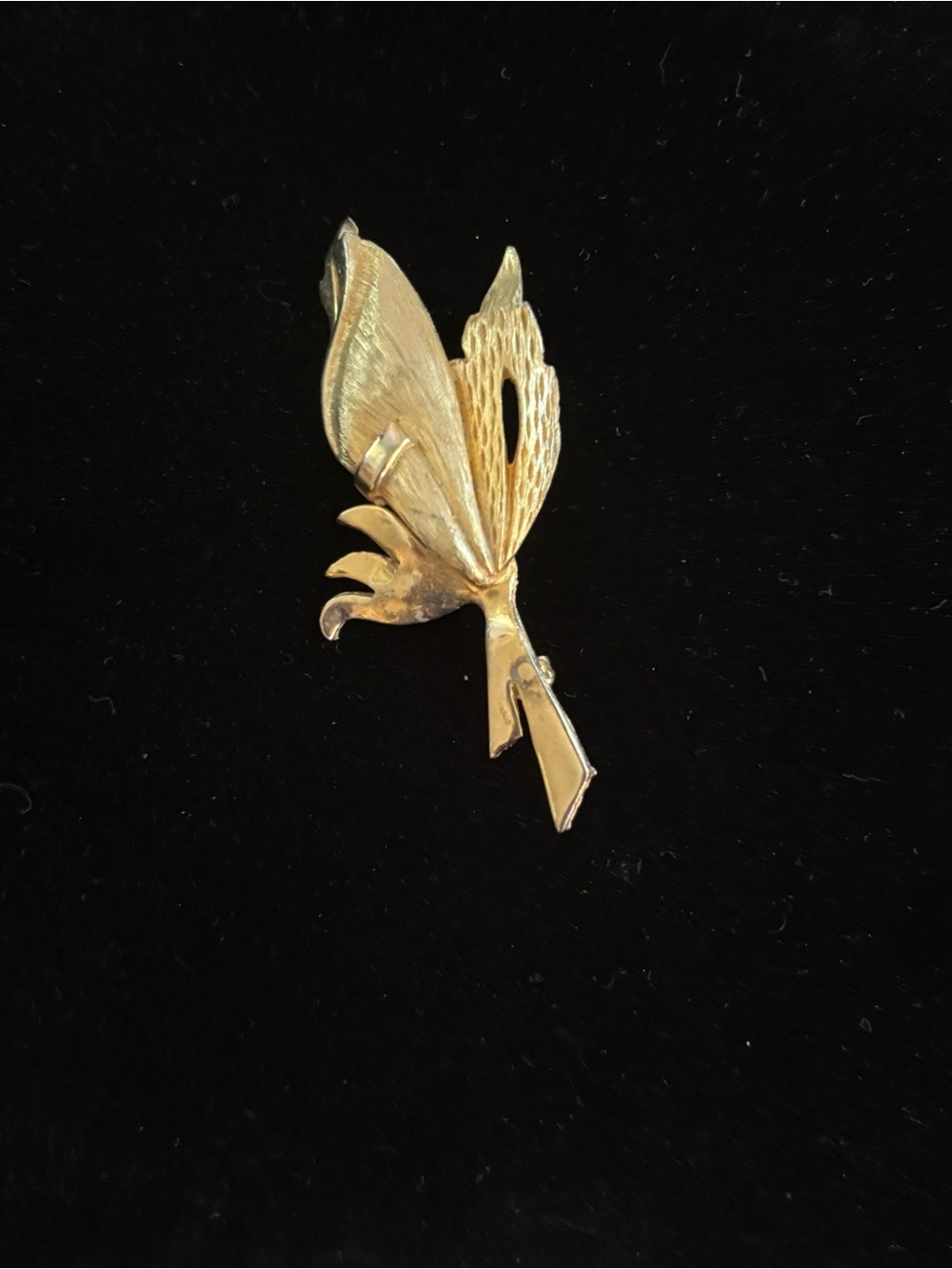 Vintage Ledo Gold-Tone Leaf Brooch - Elegant Women’s Jewelry